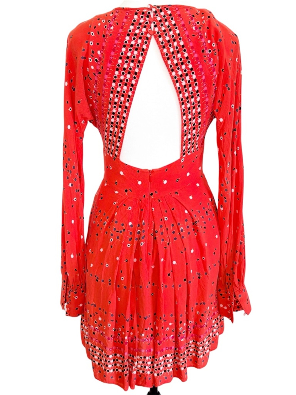 FREE PEOPLE Coryn Mini Dress Size 4 Coral Cutout Back Pleated Boho Long Sleeve - Picture 4 of 12